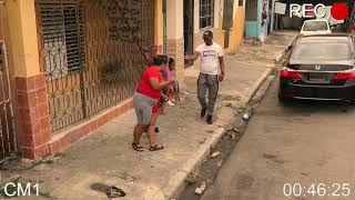 CAMARA CAPTA MOMENTO DONDE UN HOMBRE SE ROBA UN NIÑO DEL FRENTE DE SU CASA IMPACTANTE SITUACION [upl. by Ruyle88]